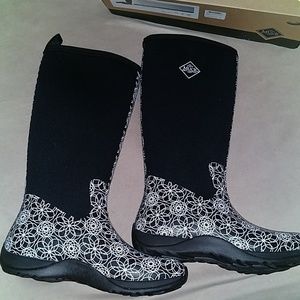 NWT Muck Boots